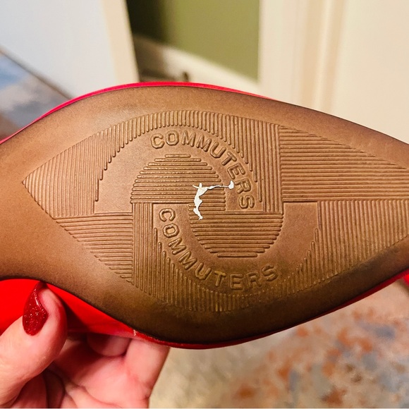 👠Sassy Connie Red Patent Kitten Heel Pumps & Decorative Flower Accent on Front! - Picture 5 of 16